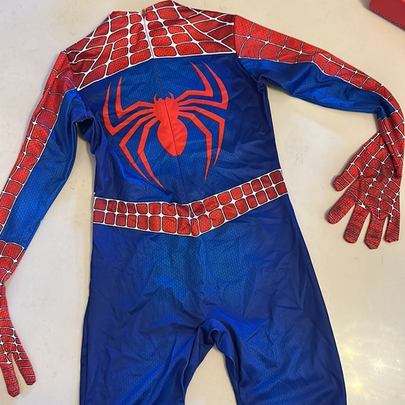 Spiderman suit & mask size 120 - Picture 8 of 8